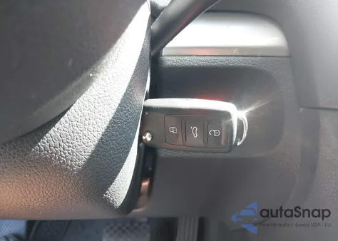 2011 Volkswagen Golf 2.5L 4-Door z USA, uszkodzony, nr VIN WVWDB7AJ2BW057800